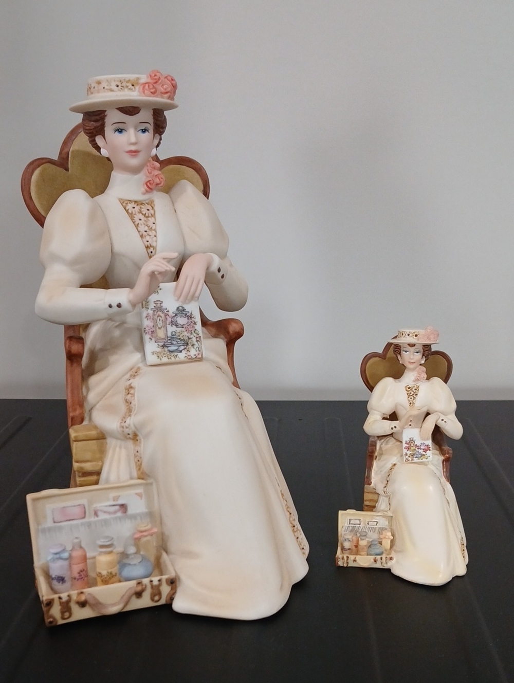 💕2011-12 Avon Mrs Albee Presidents Club Award Figurines